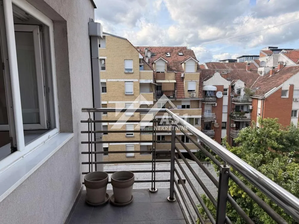Izdavanje, četvorosoban stan, 80m², Bulevar Oslobodjenja, Novi Sad Sve Podlokacije