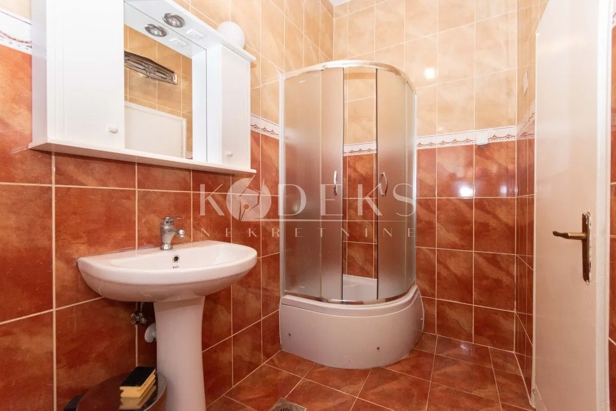 Izdavanje, poslovni prostor, 85m², Centar, Podgorica
