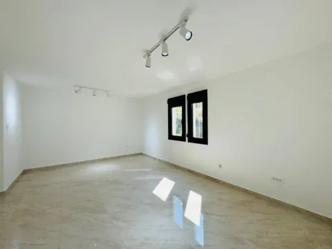 Izdavanje, poslovni prostor, 90m², Masline, Podgorica - image 6