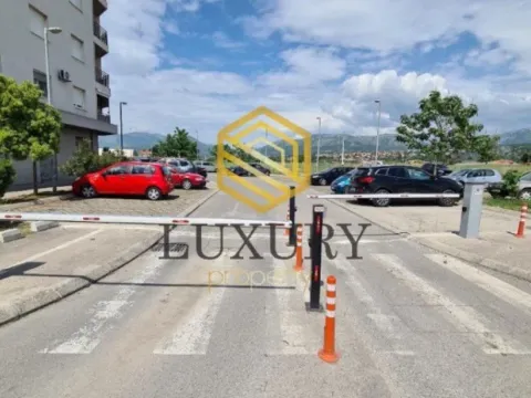 Rent, office space, 90m², Stari Aerodrom, Podgorica - image 3