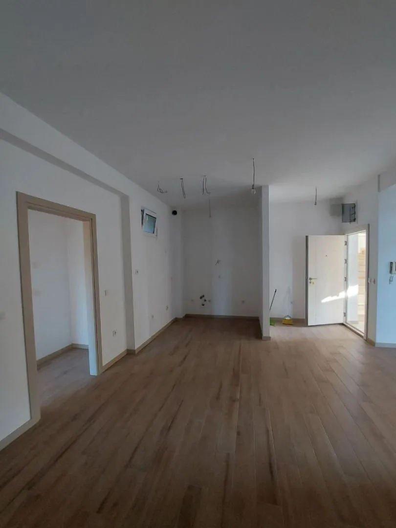 Prodaja, dvosoban stan, 100m², Donja Lastva, Tivat