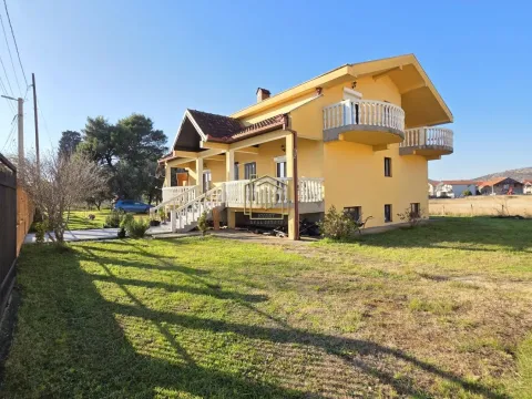 Prodaja, kuća, 350m², Zlatica, Podgorica - image 2