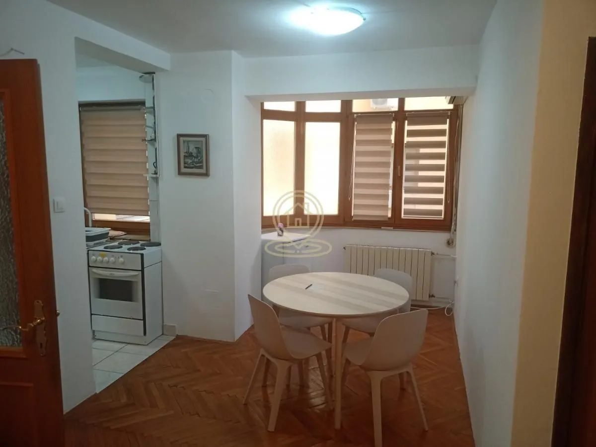 Izdavanje, dvosoban stan, 60m², Centar, Novi Sad