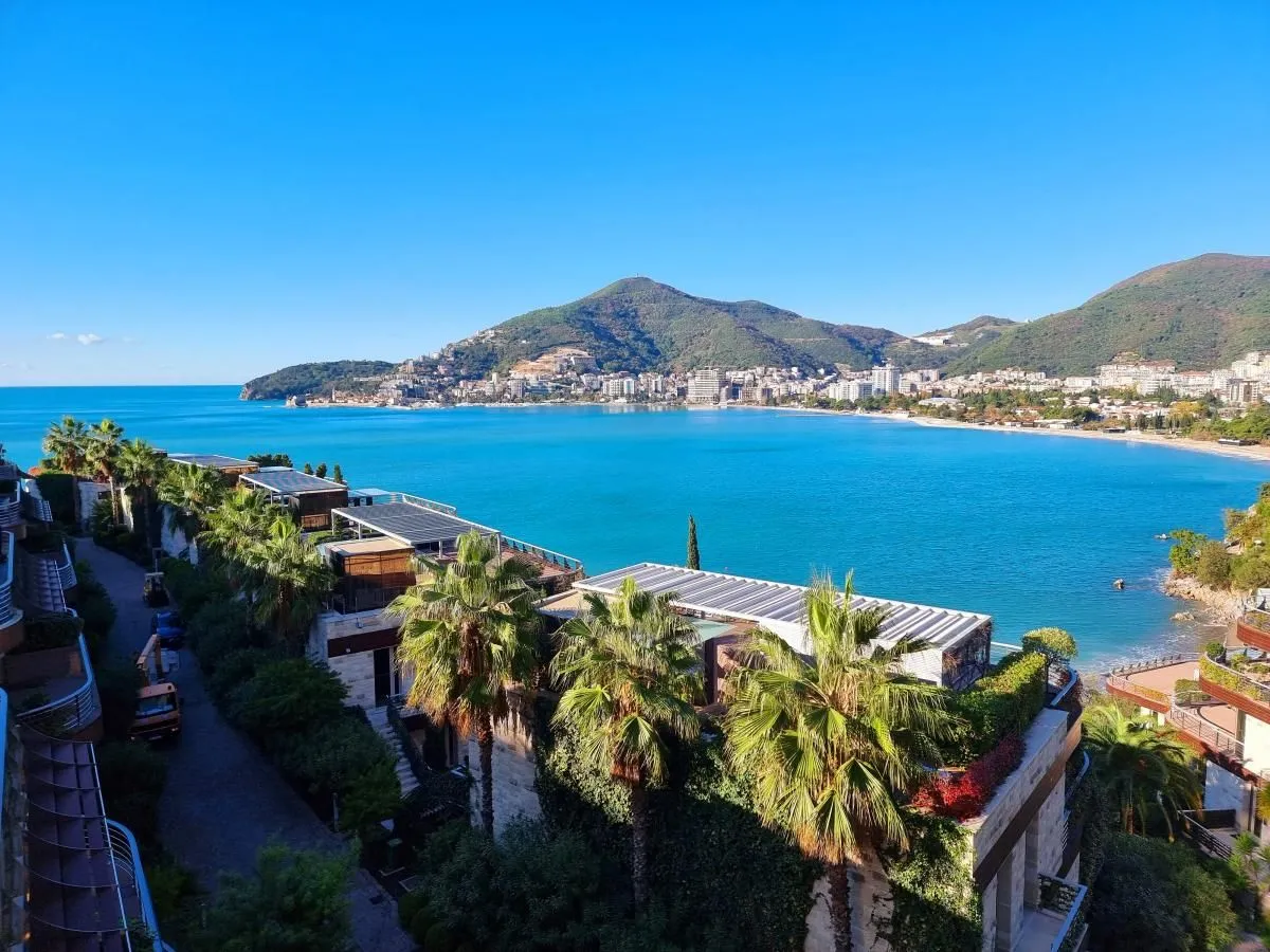 Rent, two bedroom apartment, 95m², Bečići, Budva