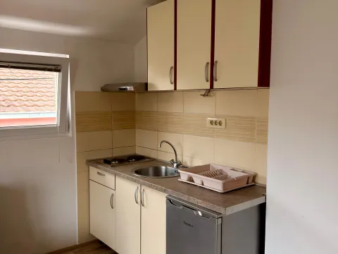 Izdavanje, garsonjera, 25m², Blok 9, Podgorica - image 4
