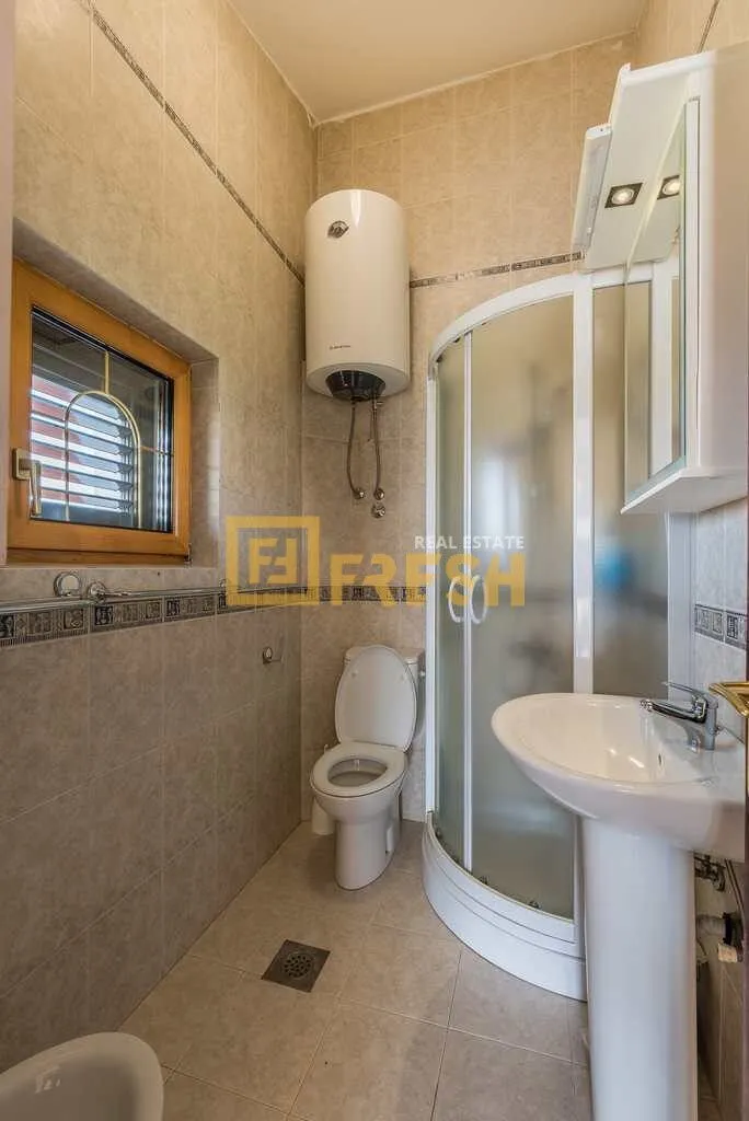 Rent, house, 370m², Zabjelo, Podgorica