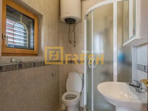 Izdavanje, kuća, 370m², Zabjelo, Podgorica - image 16