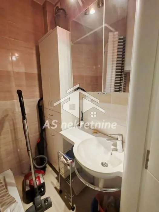 Rent, three bedroom apartment, 73m², Kalenić Pijaca, Vračar Sve Podlokacije