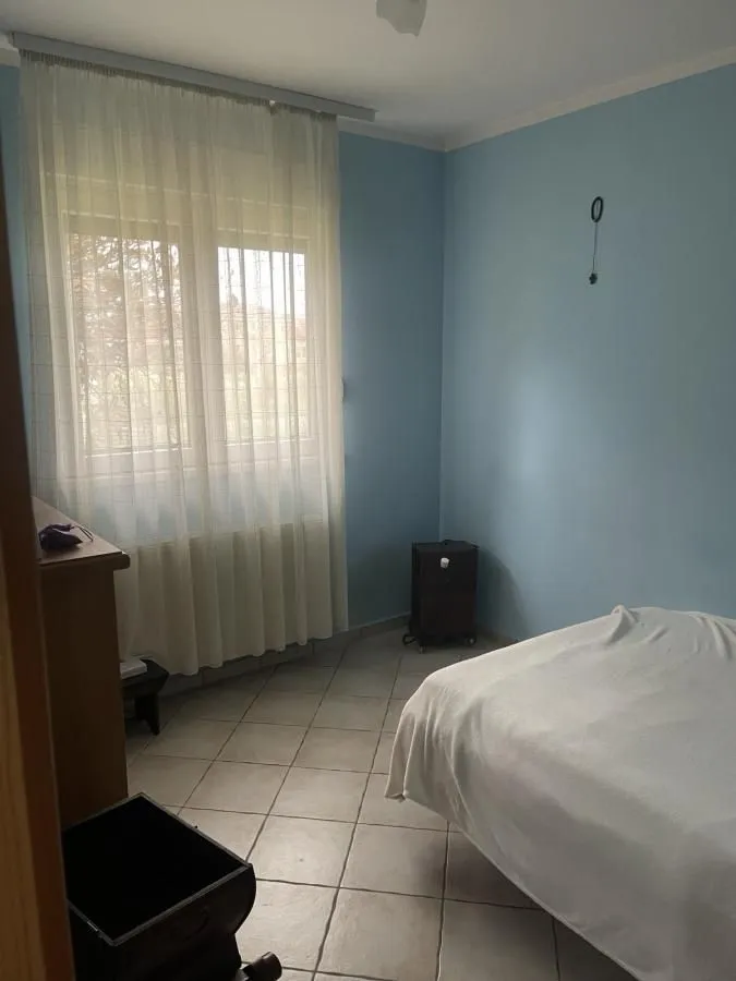 Izdavanje, kuća, 110m², Zemun Ugrinovci, Zemun Sve Podlokacije