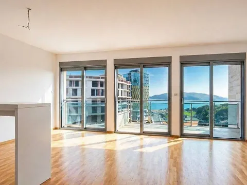 Sale, two bedroom apartment, 87m², Bečići, Budva - image 1