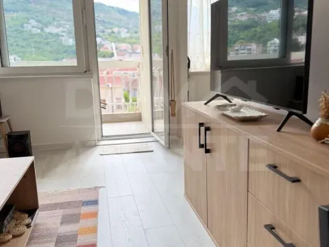 Rent, one bedroom apartment, 45m², Tivat, Crna Gora - image 2
