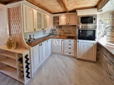 Izdavanje, kuća, 281m², Dub, Kotor - image 9