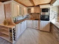 Izdavanje, kuća, 281m², Dub, Kotor - image 9