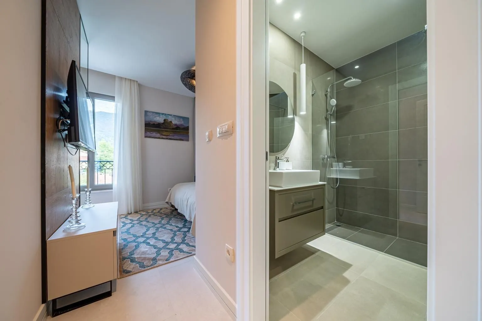 Izdavanje, dvosoban stan, 102m², Boka Place, Tivat