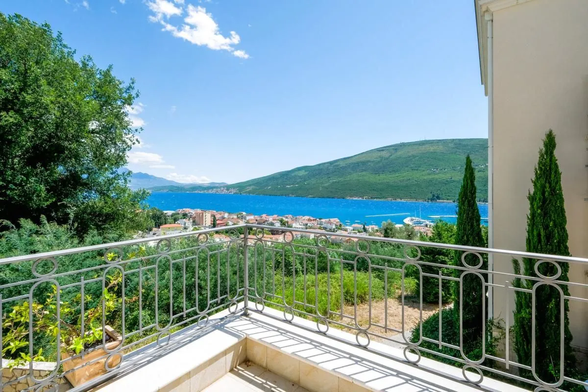 Prodaja, trosoban stan, 166m², Đenovići, Herceg Novi