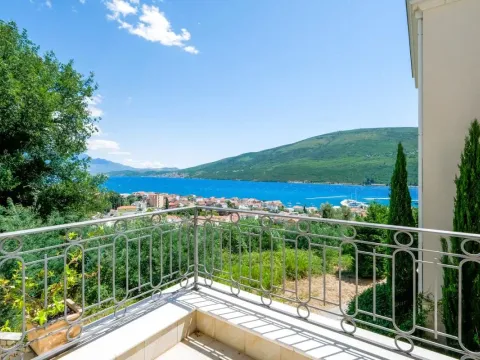 Prodaja, trosoban stan, 166m², Đenovići, Herceg Novi - image 4
