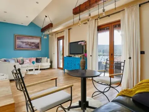 Izdavanje, kuća, 300m², Kotor, Crna Gora - image 4