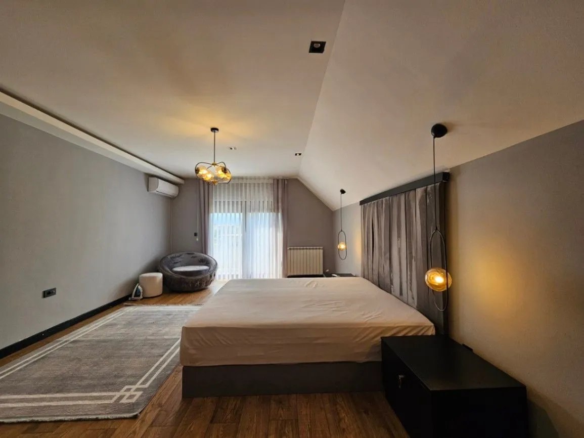 Izdavanje, kuća, 380m², Zeta, Podgorica