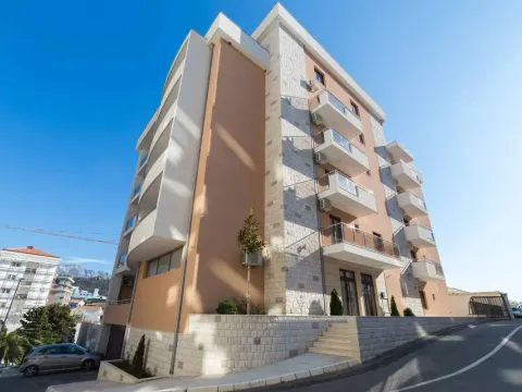 Prodaja, trosoban stan, 107m², Bečići, Budva - image 1