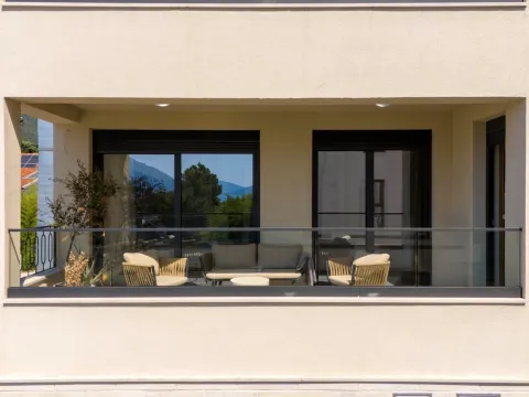 Izdavanje, trosoban stan, 85m², Donja Lastva, Tivat - image 2