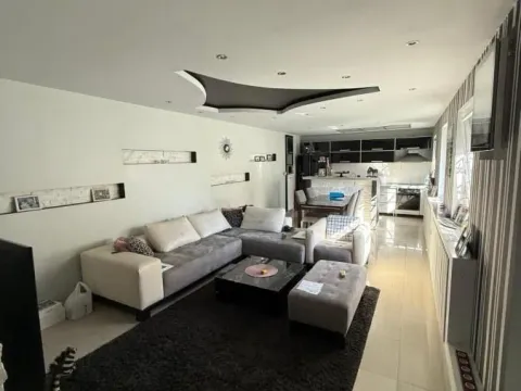 Izdavanje, kuća, 130m², Salajka, Novi Sad Sve Podlokacije - image 1