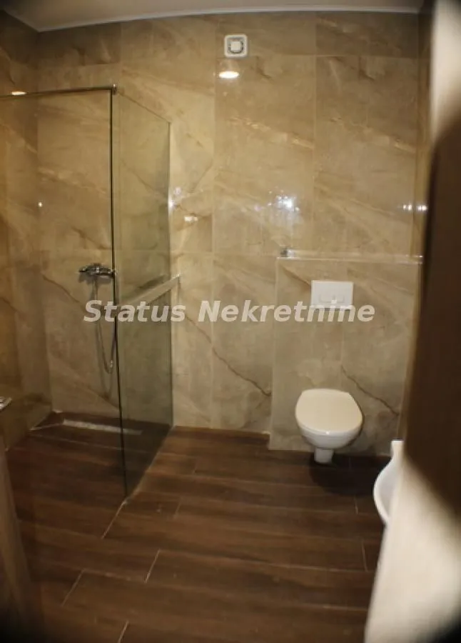 Prodaja, trosoban stan, 77m², Petrovaradin, Novi Sad