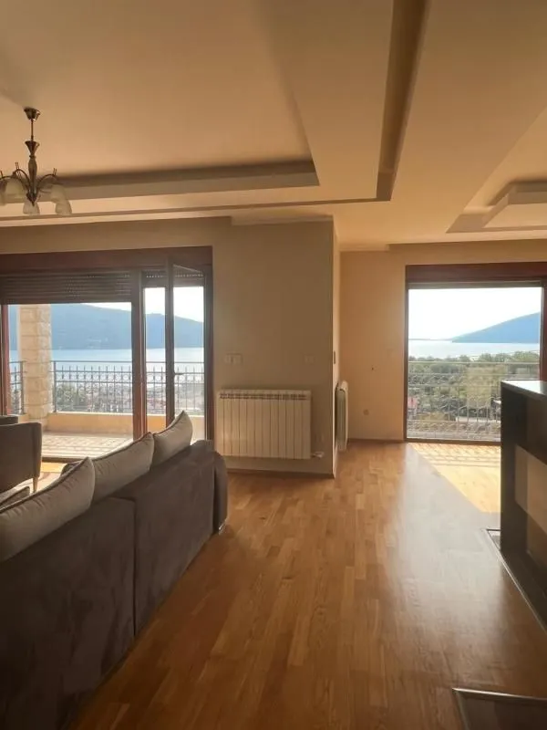 Prodaja, kuća, 227m², Zelenika, Herceg Novi