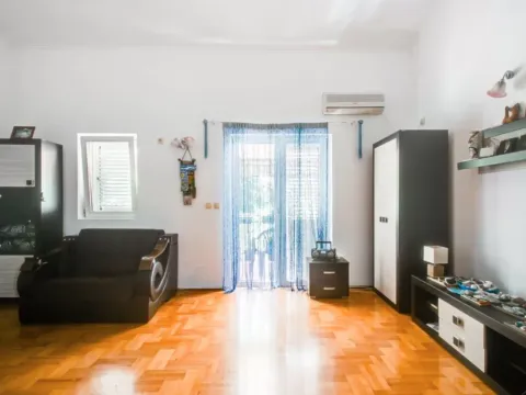 Sale, two bedroom apartment, 82m², Budva, Crna Gora - image 11