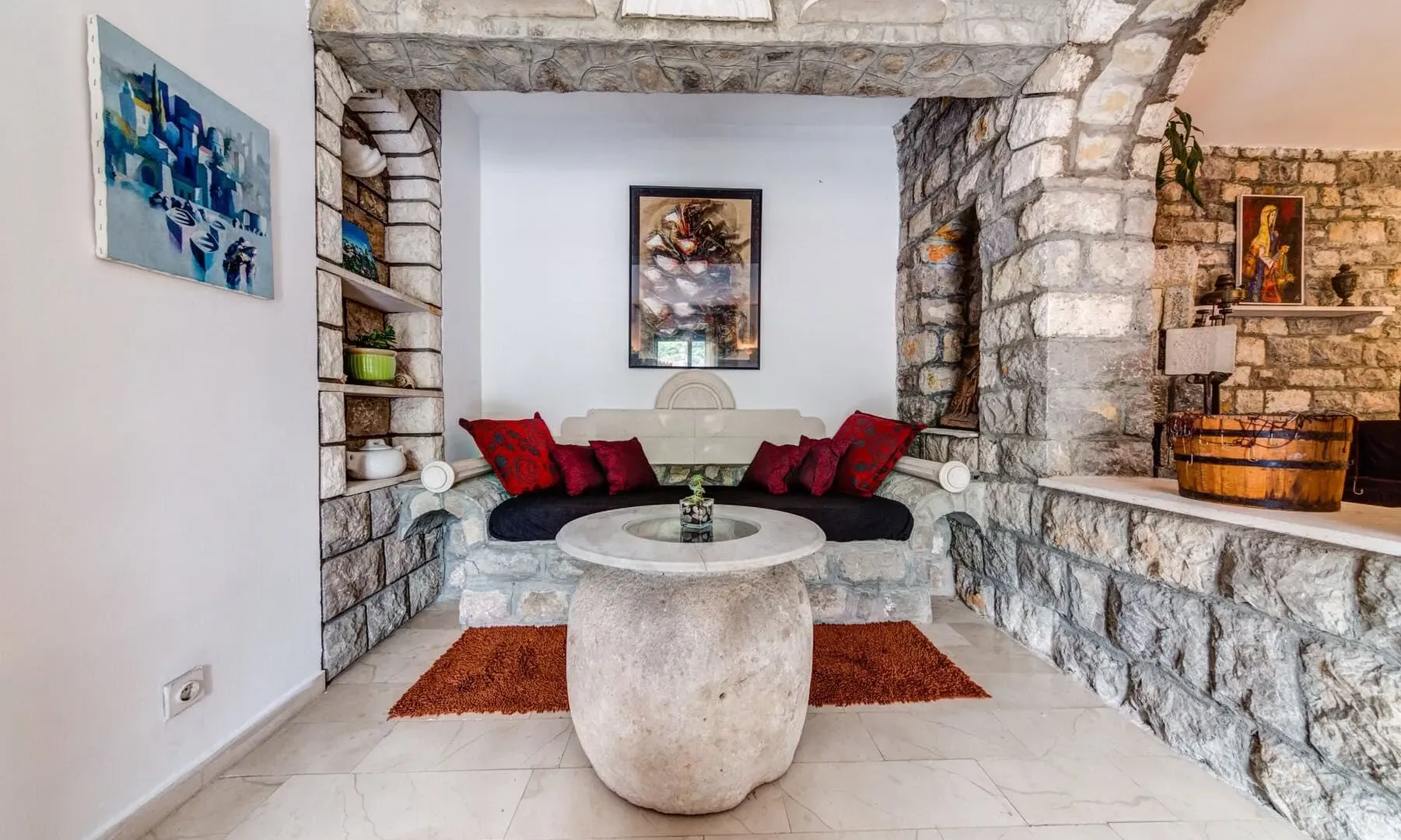 Izdavanje, kuća, 200m², Kotor, Crna Gora