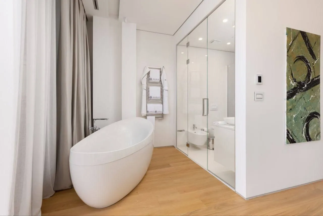 Prodaja, četvorosoban stan, 287m², Dukley Gardens, Budva