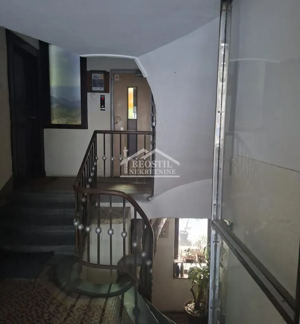 Prodaja, trosoban stan, 74m², Savski Venac, Beograd