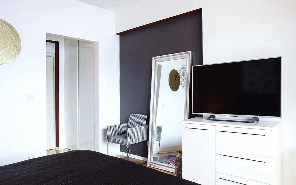 Izdavanje, trosoban stan, 198m², Budva, Crna Gora