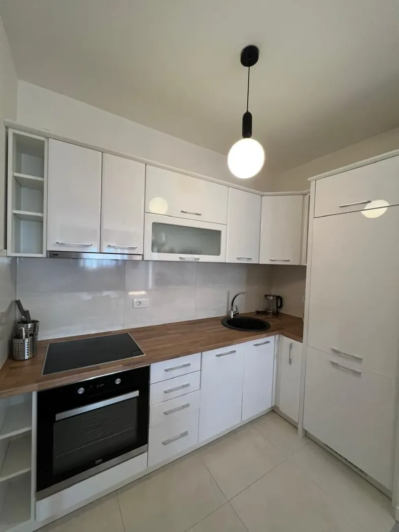 Izdavanje, jednosoban stan, 49m², Central Point, Podgorica