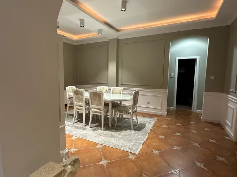 Izdavanje, trosoban stan, 130m², Centar, Tivat - image 11