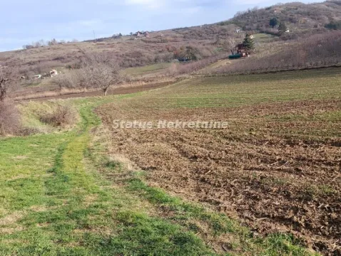 Pogled na poljoprivredno zemljište i okolni pejzaž. - image 4