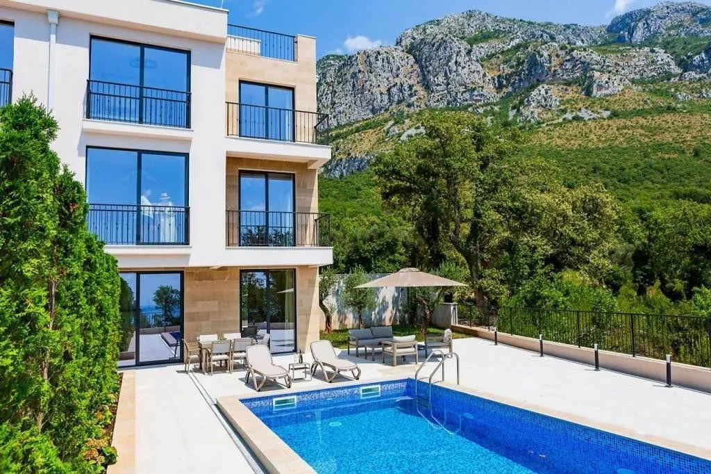 Sale, house, 220m², Blizikuće, Budva