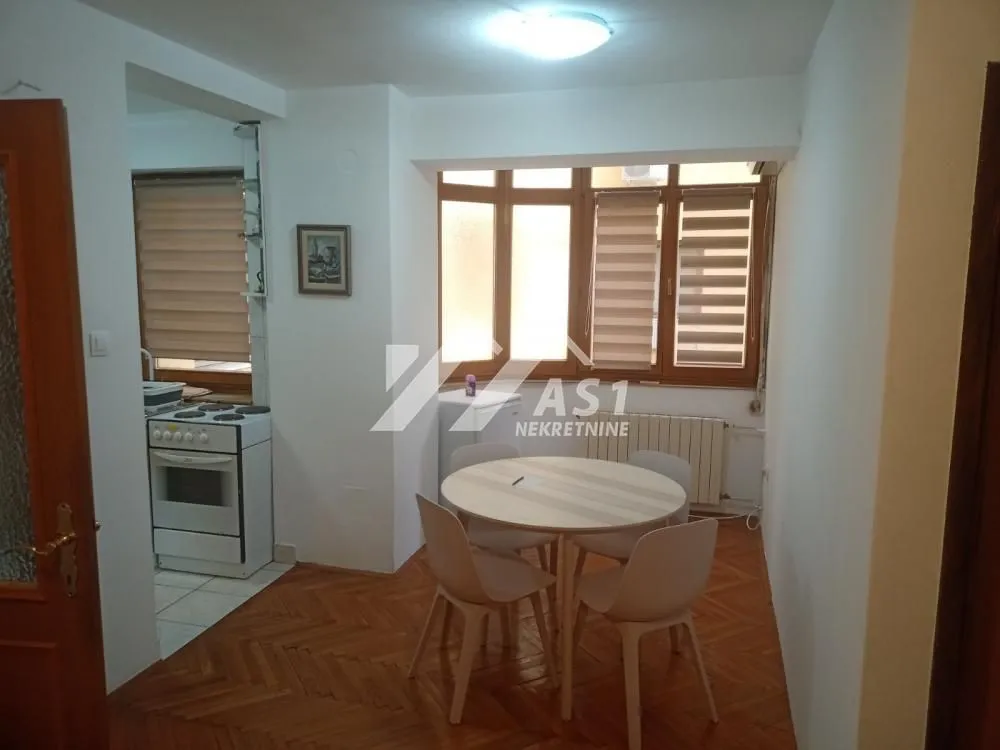 Izdavanje, dvosoban stan, 60m², Centar, Novi Sad