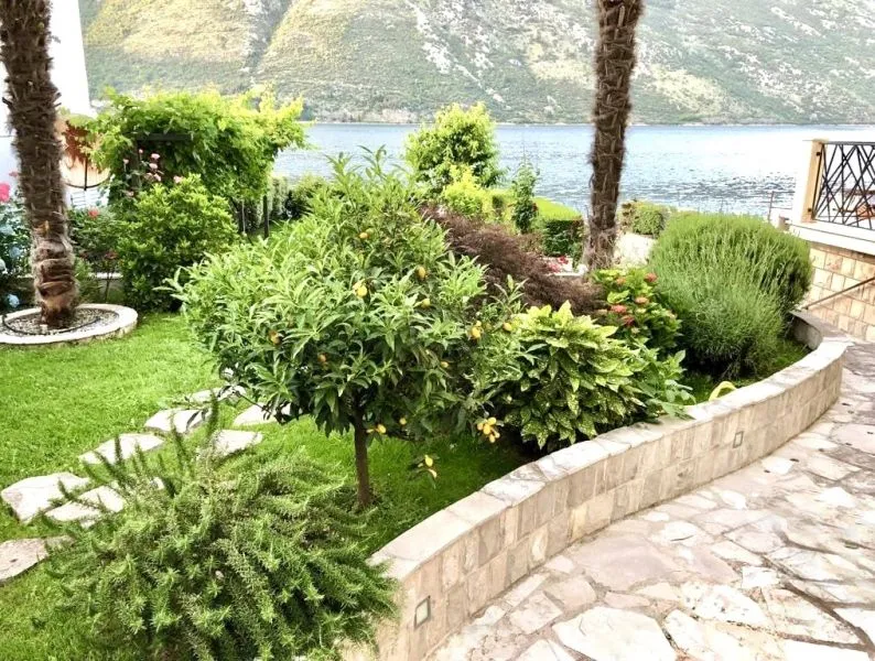 Sale, house, 390m², Stoliv, Kotor