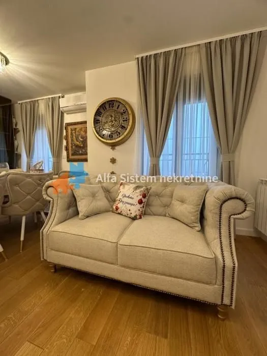 Izdavanje, trosoban stan, 90m², Čubura, Beograd