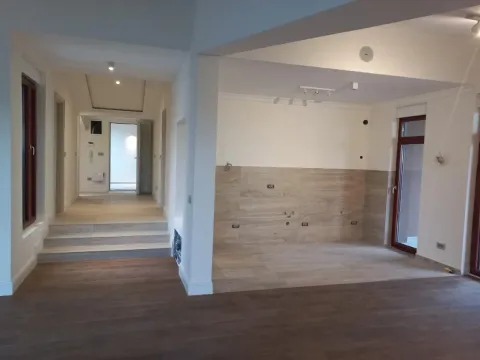 Izdavanje, četvorosoban stan, 155m², Savski Venac, Beograd - image 18