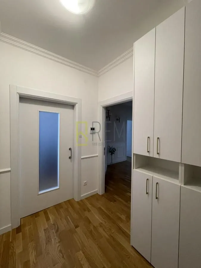 Prodaja, dvosoban stan, 90m², Zabjelo, Podgorica