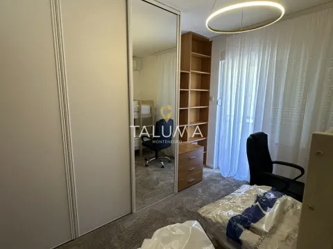 Rent, three bedroom apartment, 200m², Gorica C, Podgorica - image 10