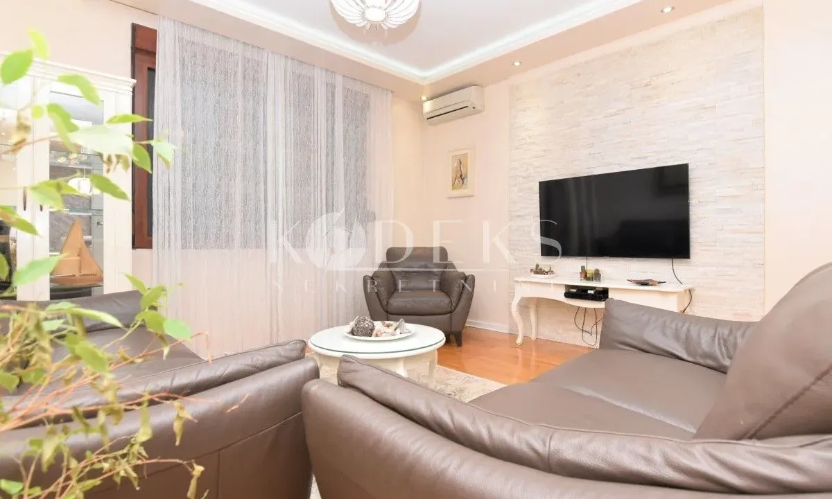 Izdavanje, dvosoban stan, 90m², Preko Morače, Podgorica