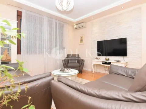 Izdavanje, dvosoban stan, 90m², Preko Morače, Podgorica