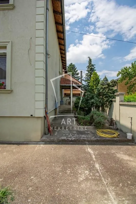 Sale, house, 238m², Petlovo Brdo, Beograd
