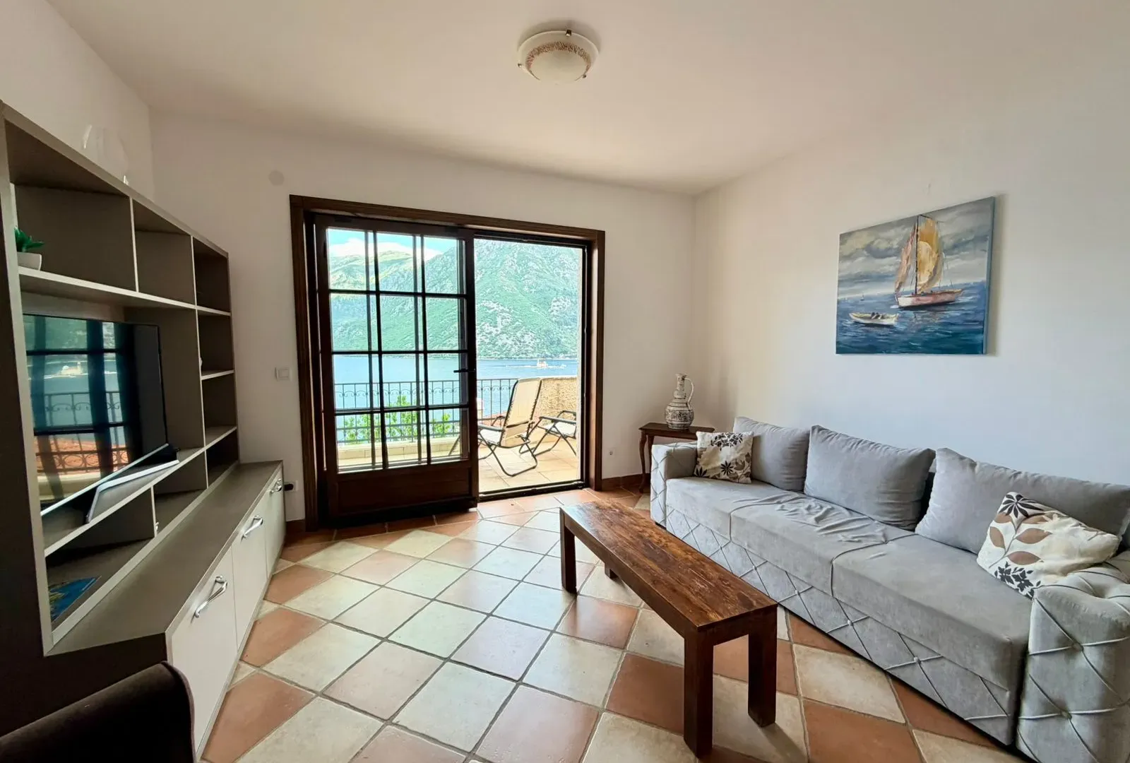 Sale, two bedroom apartment, 87m², Morinj, Kotor