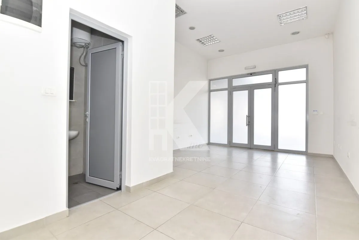 Rent, office space, 105m², Tološka šuma, Podgorica