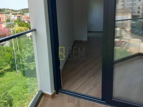Prodaja, stan, 49m², Ulcinj, Crna Gora - image 4
