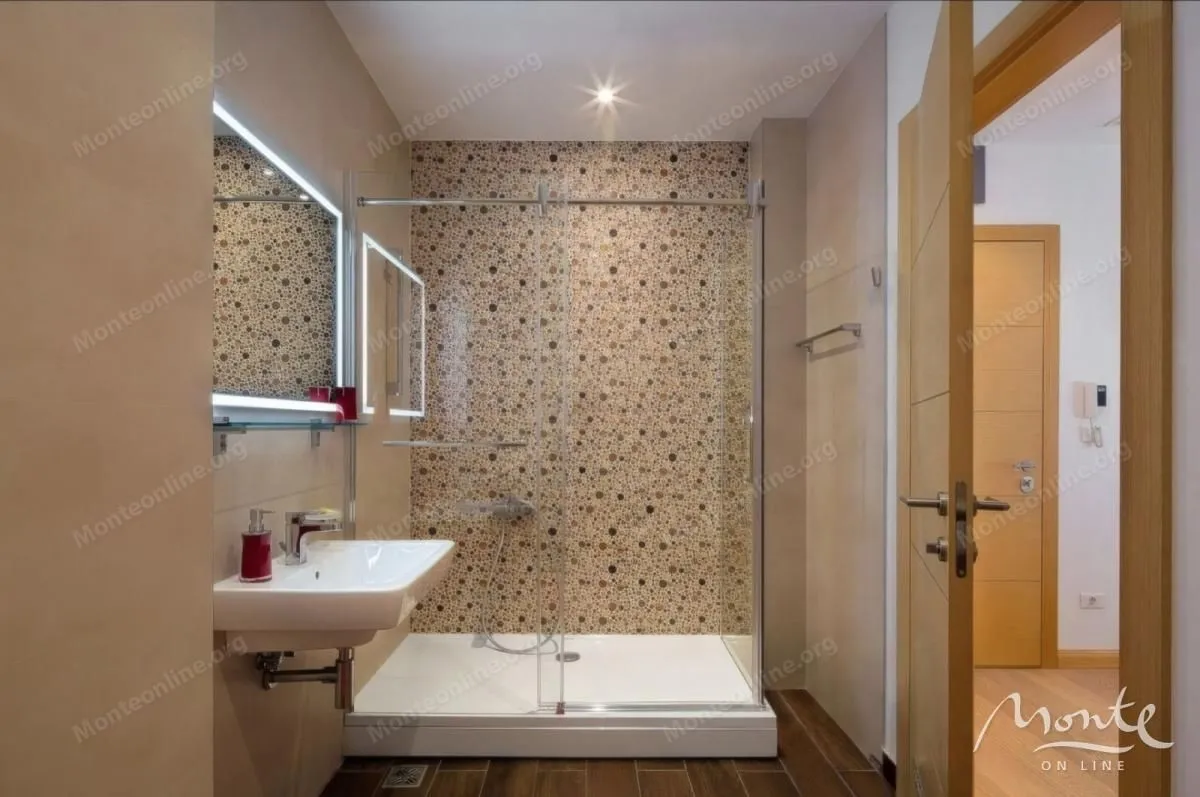 Prodaja, dvosoban stan, 77m², Maine, Budva