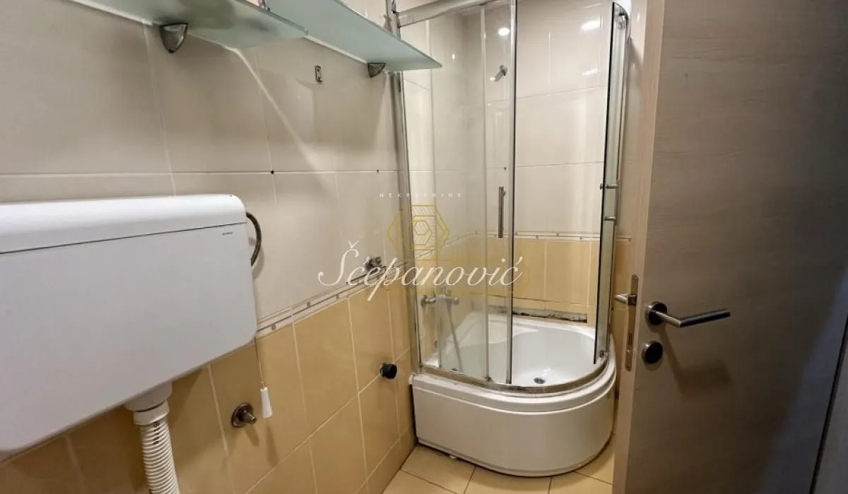 Izdavanje, dvosoban stan, 43m², Bulevar Oslobodjenja, Novi Sad Sve Podlokacije